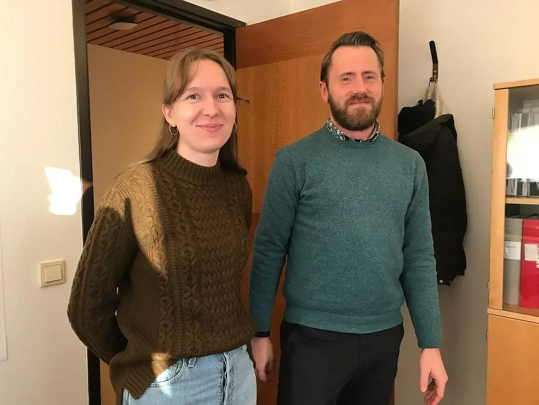 Kristine Järling och Erik Mörtsell på sitt kontor